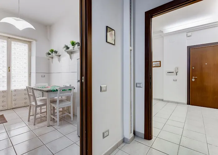 Apartment Cozy 2-bedroom Flat With Balcony In Monteverde Rom