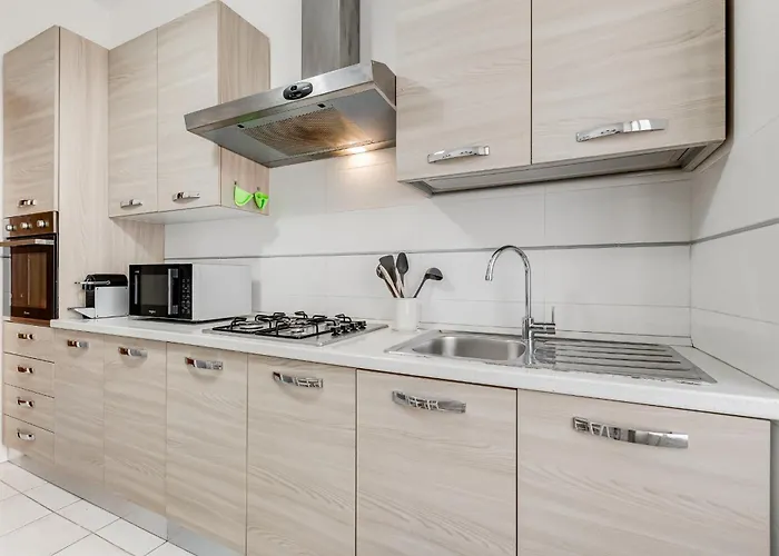 Cozy 2-bedroom Flat With Balcony In Monteverde Rom
