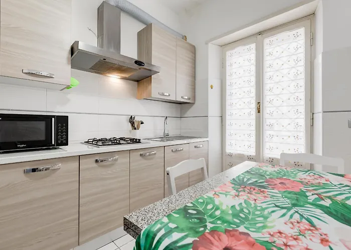 Cozy 2-bedroom Flat With Balcony In Monteverde * Rom