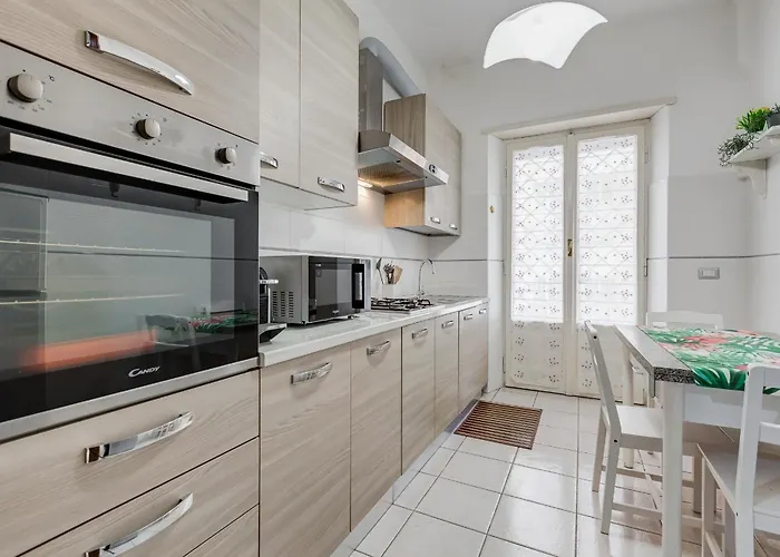 Apartment Cozy 2-bedroom Flat With Balcony In Monteverde *