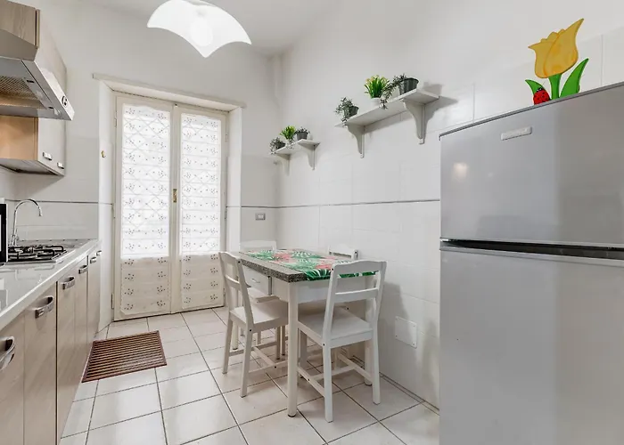 Cozy 2-bedroom Flat With Balcony In Monteverde Apartment Rom
