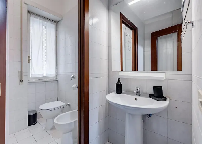 Apartment Cozy 2-bedroom Flat With Balcony In Monteverde Rom