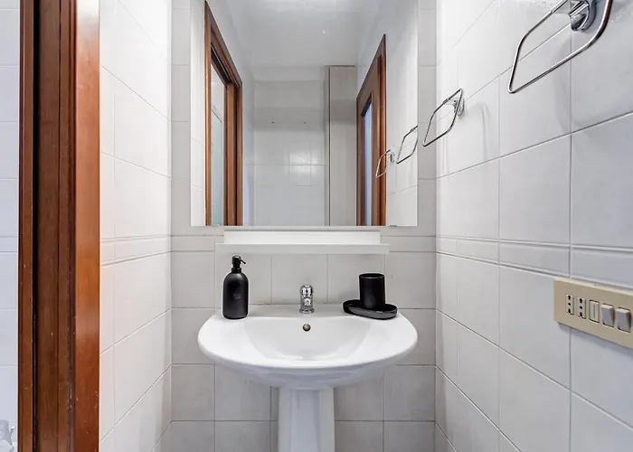 Apartment Cozy 2-bedroom Flat With Balcony In Monteverde